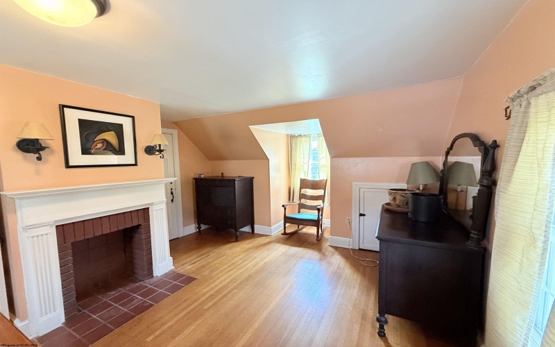 114 Pike Street, Grafton, West Virginia 26354, 2 Bedrooms Bedrooms, 5 Rooms Rooms,1 BathroomBathrooms,Single Family Detached,For Sale,Pike,10159229