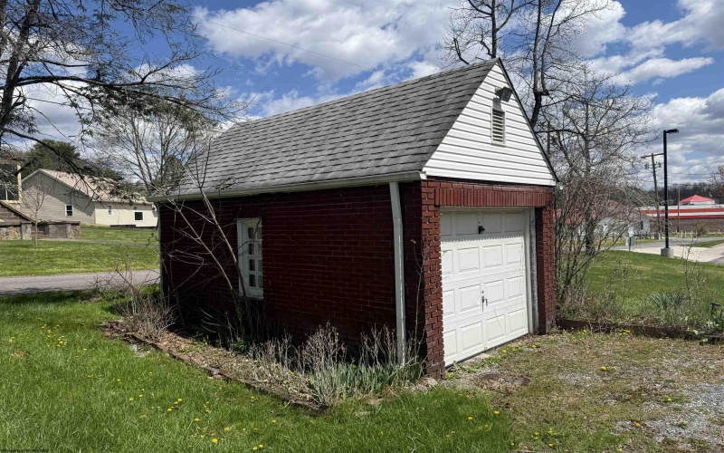 114 Pike Street, Grafton, West Virginia 26354, 2 Bedrooms Bedrooms, 5 Rooms Rooms,1 BathroomBathrooms,Single Family Detached,For Sale,Pike,10159229