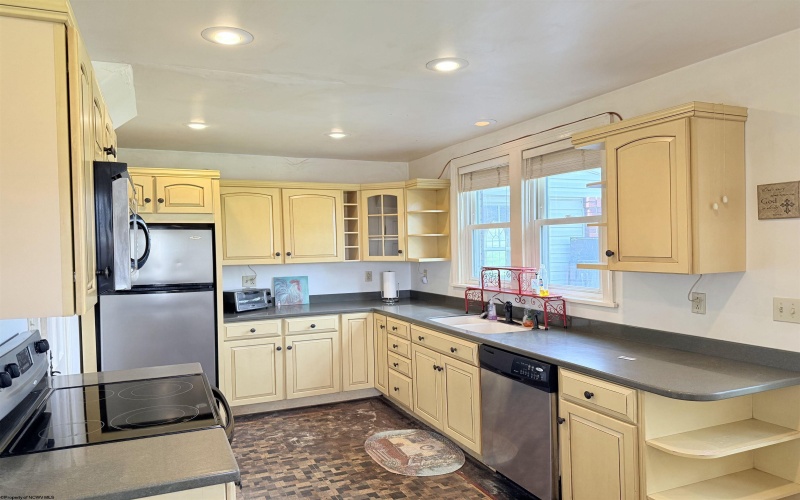 114 Pike Street, Grafton, West Virginia 26354, 2 Bedrooms Bedrooms, 5 Rooms Rooms,1 BathroomBathrooms,Single Family Detached,For Sale,Pike,10159229