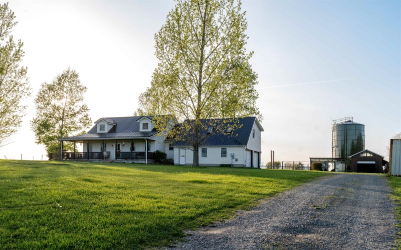 1075 cuzzart mountain dale Road, Bruceton Mills, West Virginia 26525-9792, 4 Bedrooms Bedrooms, 11 Rooms Rooms,3 BathroomsBathrooms,Single Family Detached,For Sale,cuzzart mountain dale,10159227