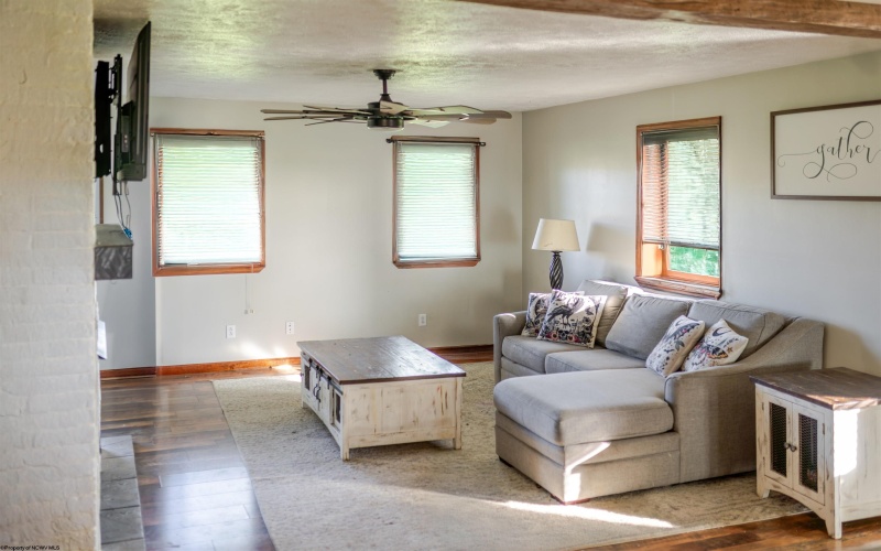 1075 cuzzart mountain dale Road, Bruceton Mills, West Virginia 26525-9792, 4 Bedrooms Bedrooms, 11 Rooms Rooms,3 BathroomsBathrooms,Single Family Detached,For Sale,cuzzart mountain dale,10159227