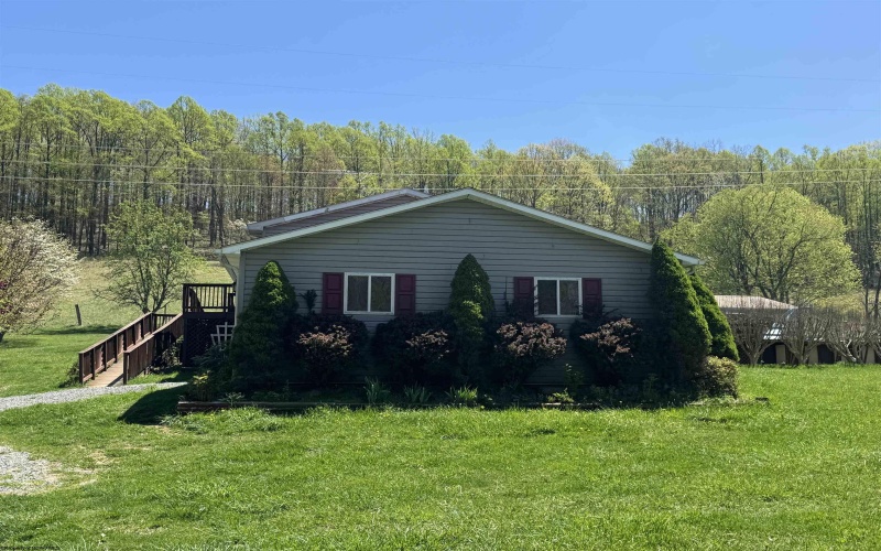 143 Sunday Drive, Fairmont, West Virginia 26554, 4 Bedrooms Bedrooms, 6 Rooms Rooms,2 BathroomsBathrooms,Single Family Detached,For Sale,Sunday,10159235