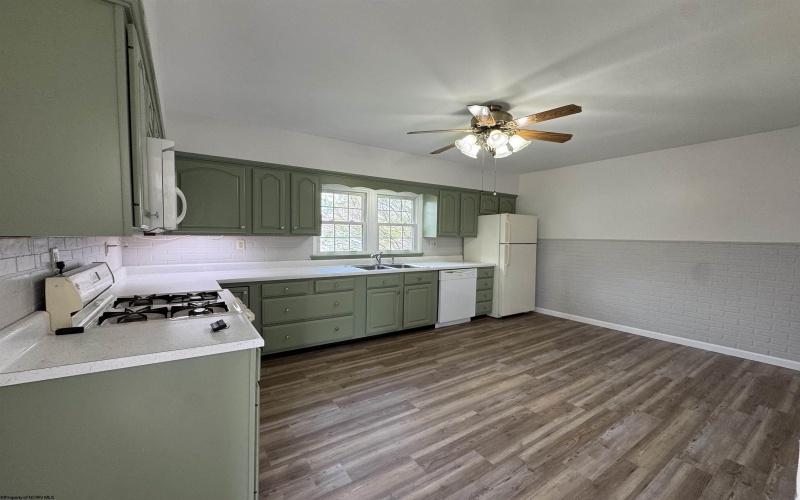 1100 17th Street, Clarksburg, West Virginia 26301, 3 Bedrooms Bedrooms, 5 Rooms Rooms,1 BathroomBathrooms,Single Family Detached,For Sale,17th,10159234