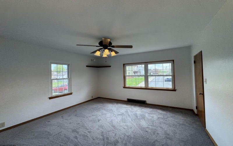 1100 17th Street, Clarksburg, West Virginia 26301, 3 Bedrooms Bedrooms, 5 Rooms Rooms,1 BathroomBathrooms,Single Family Detached,For Sale,17th,10159234