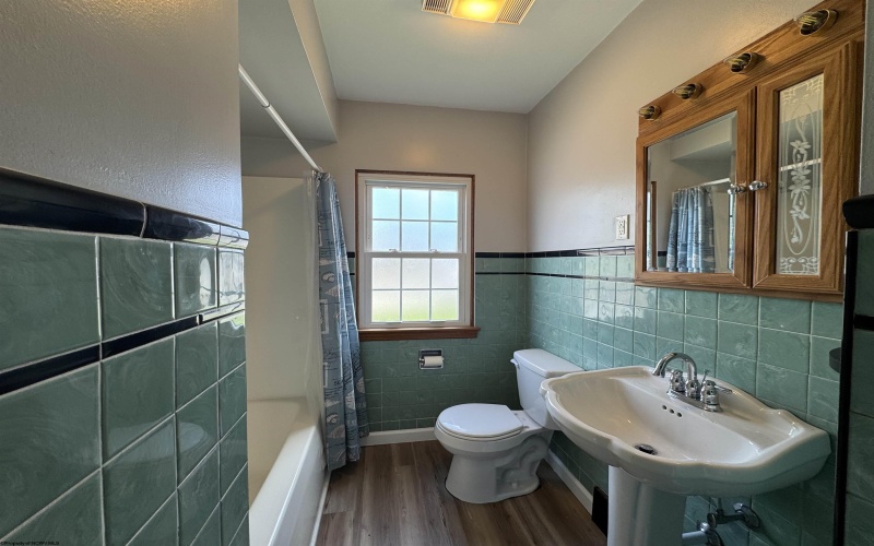 1100 17th Street, Clarksburg, West Virginia 26301, 3 Bedrooms Bedrooms, 5 Rooms Rooms,1 BathroomBathrooms,Single Family Detached,For Sale,17th,10159234