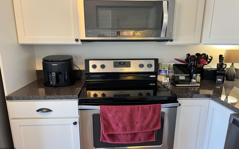 40 Barrington Court, Bridgeport, West Virginia 26330, 2 Bedrooms Bedrooms, 8 Rooms Rooms,2 BathroomsBathrooms,Single Family Attached,For Sale,Barrington,10159249
