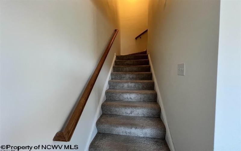 40 Barrington Court, Bridgeport, West Virginia 26330, 2 Bedrooms Bedrooms, 8 Rooms Rooms,2 BathroomsBathrooms,Single Family Attached,For Sale,Barrington,10159249