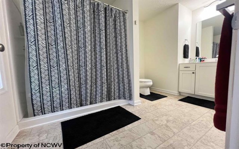40 Barrington Court, Bridgeport, West Virginia 26330, 2 Bedrooms Bedrooms, 8 Rooms Rooms,2 BathroomsBathrooms,Single Family Attached,For Sale,Barrington,10159249