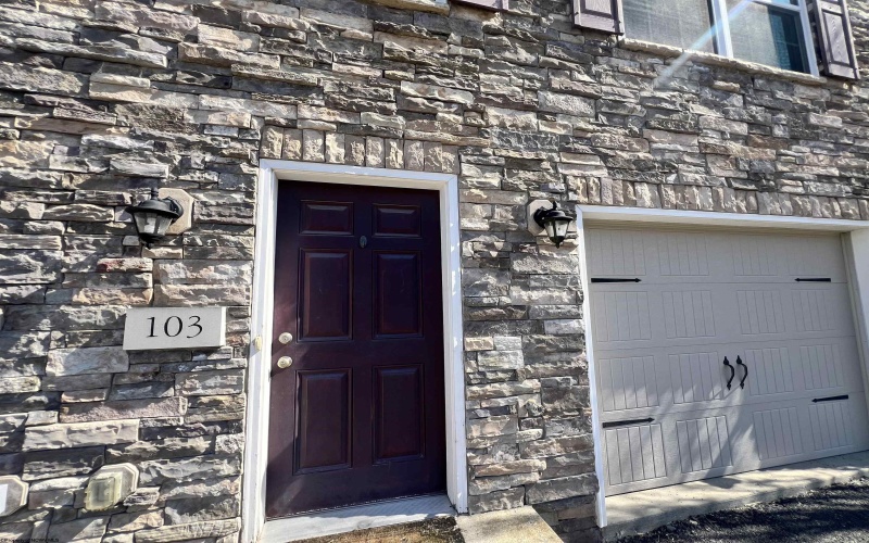 40 Barrington Court, Bridgeport, West Virginia 26330, 2 Bedrooms Bedrooms, 8 Rooms Rooms,2 BathroomsBathrooms,Single Family Attached,For Sale,Barrington,10159249