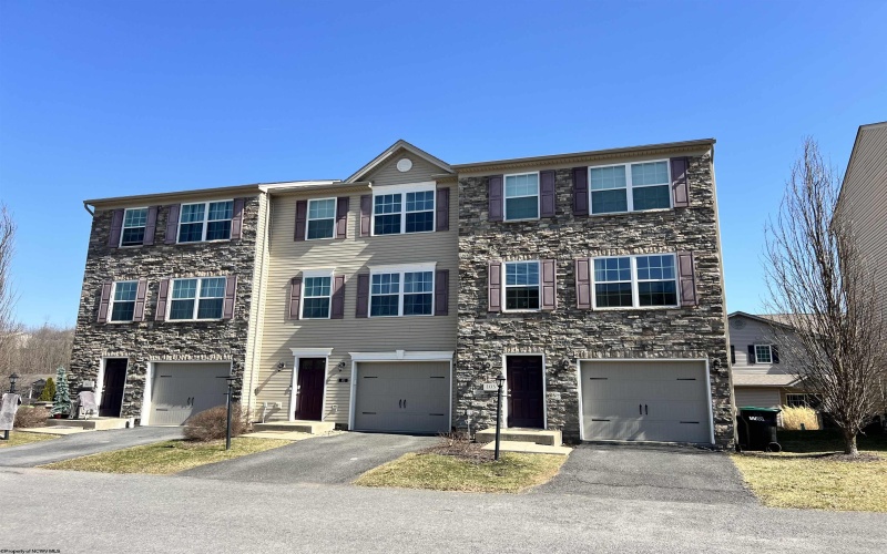 40 Barrington Court, Bridgeport, West Virginia 26330, 2 Bedrooms Bedrooms, 8 Rooms Rooms,2 BathroomsBathrooms,Single Family Attached,For Sale,Barrington,10159249