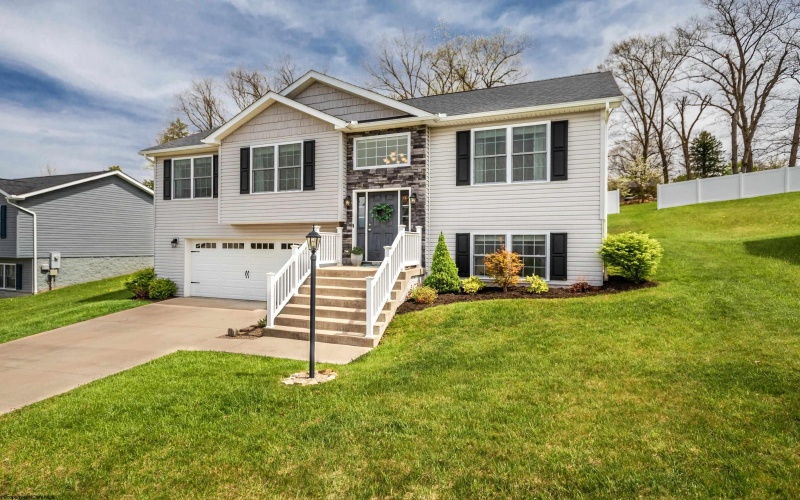 55 Friend Drive, Morgantown, West Virginia 26508, 3 Bedrooms Bedrooms, 7 Rooms Rooms,2 BathroomsBathrooms,Single Family Detached,For Sale,Friend,10159242