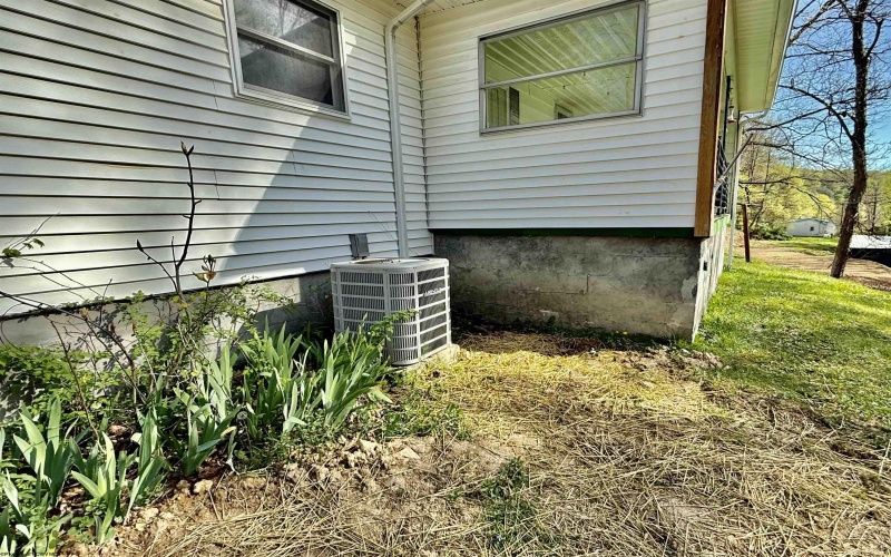 108 Toothman Run Road, Rivesville, West Virginia 26588, 4 Bedrooms Bedrooms, 6 Rooms Rooms,1 BathroomBathrooms,Single Family Detached,For Sale,Toothman Run,10159262