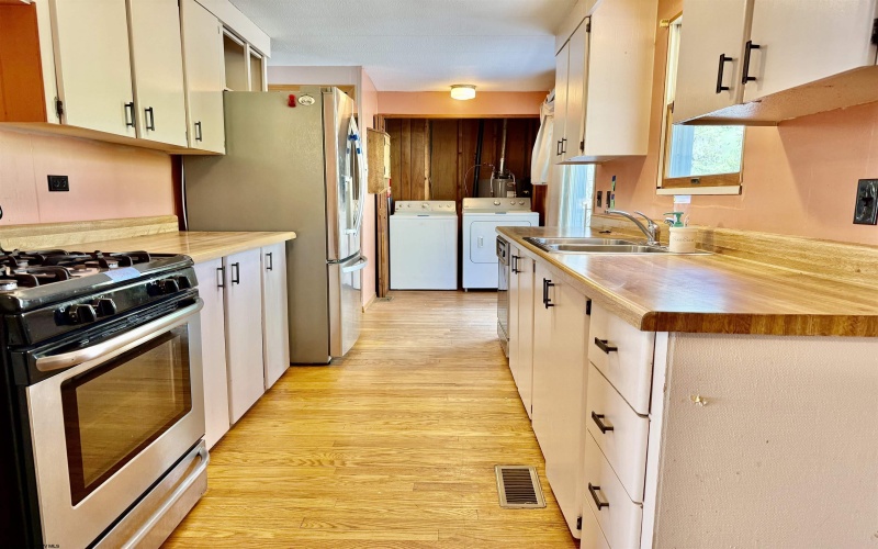 108 Toothman Run Road, Rivesville, West Virginia 26588, 4 Bedrooms Bedrooms, 6 Rooms Rooms,1 BathroomBathrooms,Single Family Detached,For Sale,Toothman Run,10159262