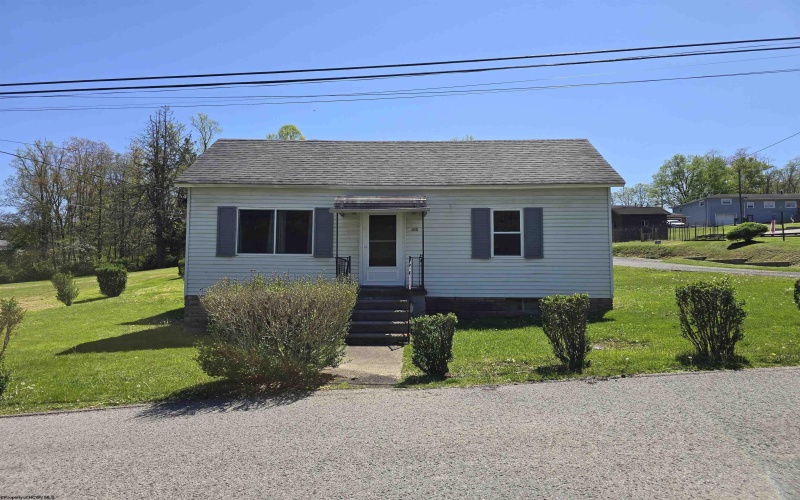 130 Hunsaker Street, Fairmont, West Virginia 26554, 3 Bedrooms Bedrooms, 6 Rooms Rooms,1 BathroomBathrooms,Single Family Detached,For Sale,Hunsaker,10159252