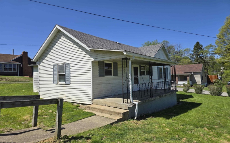 130 Hunsaker Street, Fairmont, West Virginia 26554, 3 Bedrooms Bedrooms, 6 Rooms Rooms,1 BathroomBathrooms,Single Family Detached,For Sale,Hunsaker,10159252