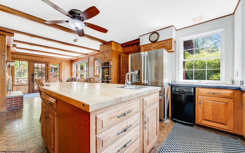 601 Grand Street, Morgantown, West Virginia 26501, 5 Bedrooms Bedrooms, 9 Rooms Rooms,3 BathroomsBathrooms,Single Family Detached,For Sale,Grand,10159250