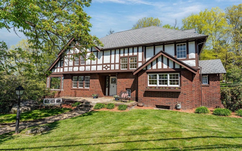 601 Grand Street, Morgantown, West Virginia 26501, 5 Bedrooms Bedrooms, 9 Rooms Rooms,3 BathroomsBathrooms,Single Family Detached,For Sale,Grand,10159250