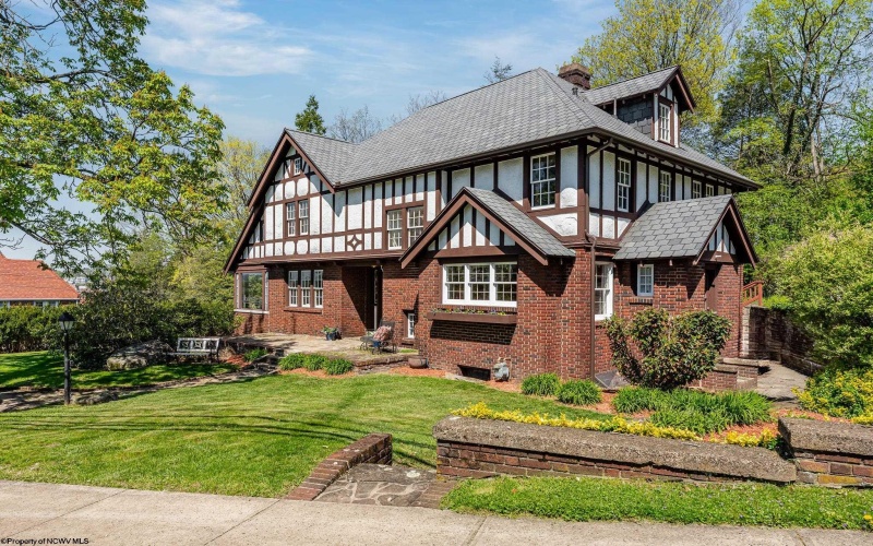 601 Grand Street, Morgantown, West Virginia 26501, 5 Bedrooms Bedrooms, 9 Rooms Rooms,3 BathroomsBathrooms,Single Family Detached,For Sale,Grand,10159250