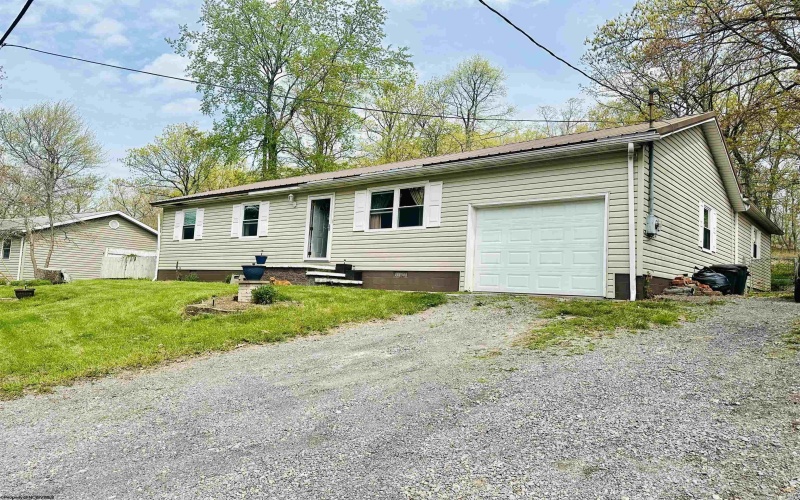 5 Buxton Lane, Morgantown, West Virginia 26508, 4 Bedrooms Bedrooms, 7 Rooms Rooms,2 BathroomsBathrooms,Single Family Detached,For Sale,Buxton,10159255