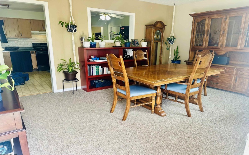 5 Buxton Lane, Morgantown, West Virginia 26508, 4 Bedrooms Bedrooms, 7 Rooms Rooms,2 BathroomsBathrooms,Single Family Detached,For Sale,Buxton,10159255