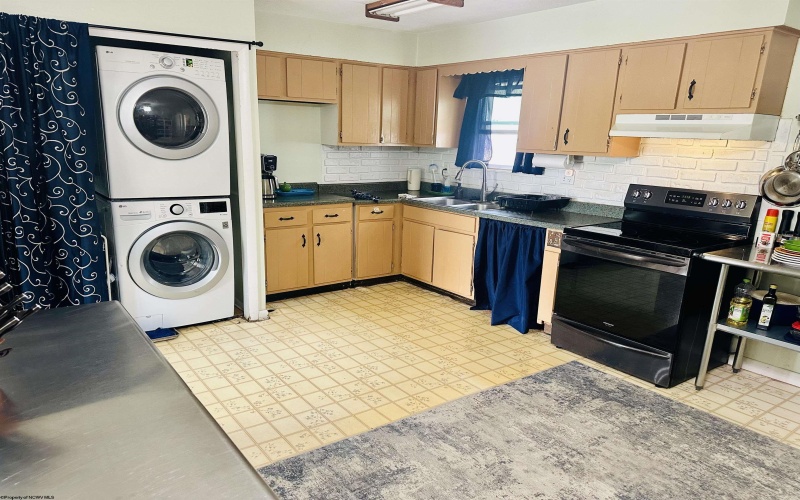 5 Buxton Lane, Morgantown, West Virginia 26508, 4 Bedrooms Bedrooms, 7 Rooms Rooms,2 BathroomsBathrooms,Single Family Detached,For Sale,Buxton,10159255