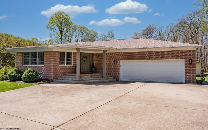 1040 Laurel Wood Drive, Morgantown, West Virginia 26508, 3 Bedrooms Bedrooms, 7 Rooms Rooms,2 BathroomsBathrooms,Single Family Detached,For Sale,Laurel Wood,10159295