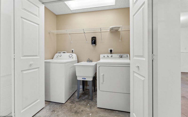 111 June Lane, Morgantown, West Virginia 26508, 3 Bedrooms Bedrooms, 6 Rooms Rooms,2 BathroomsBathrooms,Single Family Detached,For Sale,June,10159293