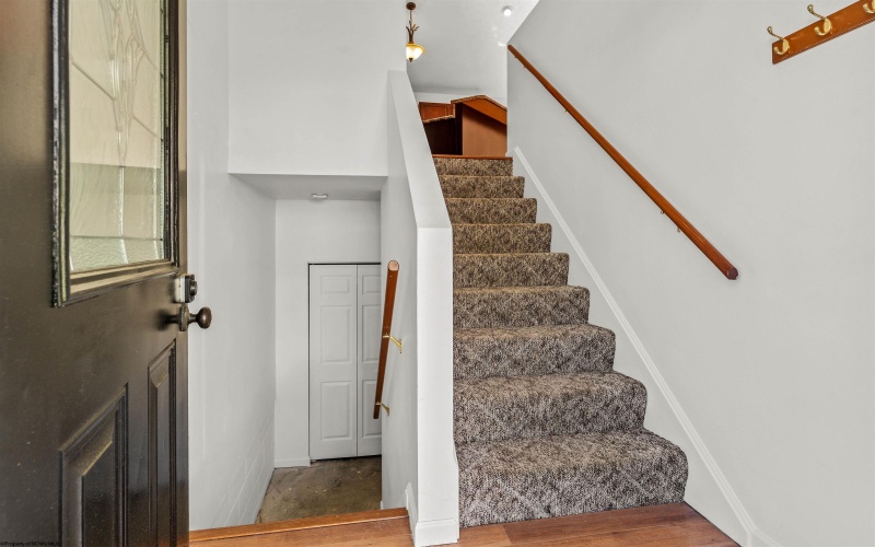 111 June Lane, Morgantown, West Virginia 26508, 3 Bedrooms Bedrooms, 6 Rooms Rooms,2 BathroomsBathrooms,Single Family Detached,For Sale,June,10159293