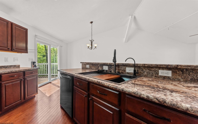 111 June Lane, Morgantown, West Virginia 26508, 3 Bedrooms Bedrooms, 6 Rooms Rooms,2 BathroomsBathrooms,Single Family Detached,For Sale,June,10159293