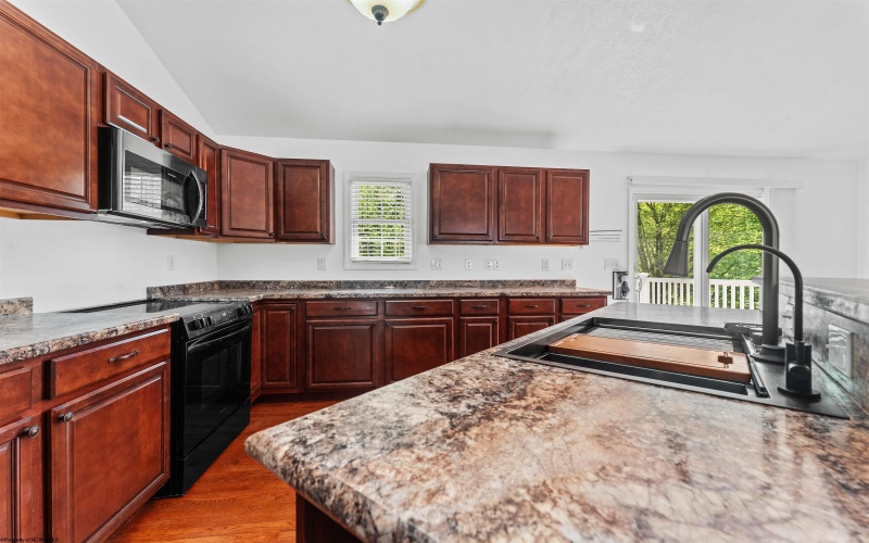 111 June Lane, Morgantown, West Virginia 26508, 3 Bedrooms Bedrooms, 6 Rooms Rooms,2 BathroomsBathrooms,Single Family Detached,For Sale,June,10159293