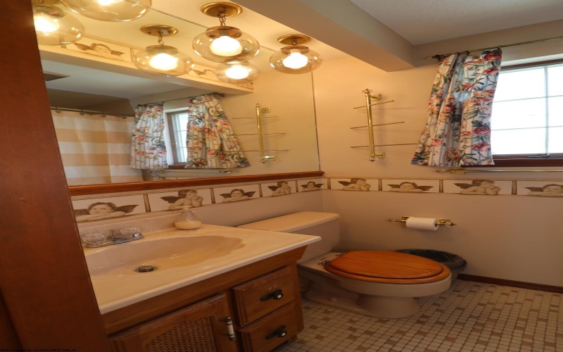 1310.5 Henry Avenue, Elkins, West Virginia 26241, 2 Bedrooms Bedrooms, 6 Rooms Rooms,2 BathroomsBathrooms,Single Family Detached,For Sale,Henry,10159288