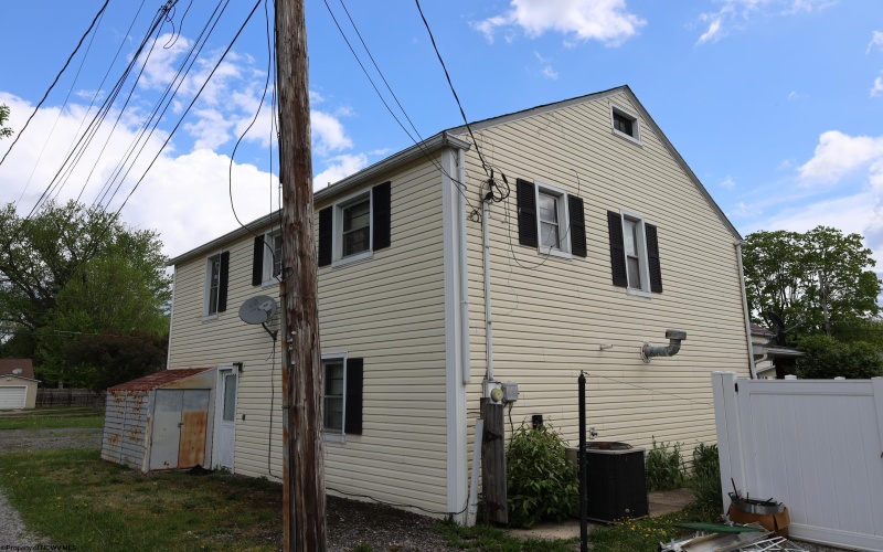1310.5 Henry Avenue, Elkins, West Virginia 26241, 2 Bedrooms Bedrooms, 6 Rooms Rooms,2 BathroomsBathrooms,Single Family Detached,For Sale,Henry,10159288