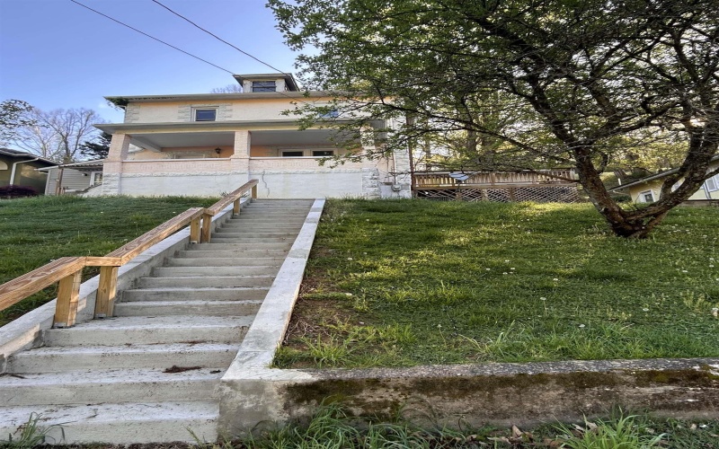 235 Cottage Avenue, Weston, West Virginia 26452, 3 Bedrooms Bedrooms, 7 Rooms Rooms,1 BathroomBathrooms,Single Family Detached,For Sale,Cottage,10159272