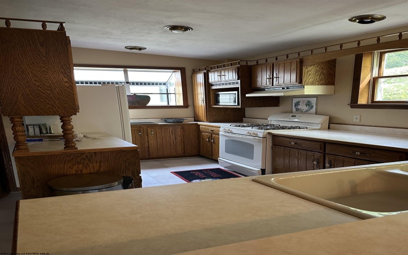 235 Cottage Avenue, Weston, West Virginia 26452, 3 Bedrooms Bedrooms, 7 Rooms Rooms,1 BathroomBathrooms,Single Family Detached,For Sale,Cottage,10159272
