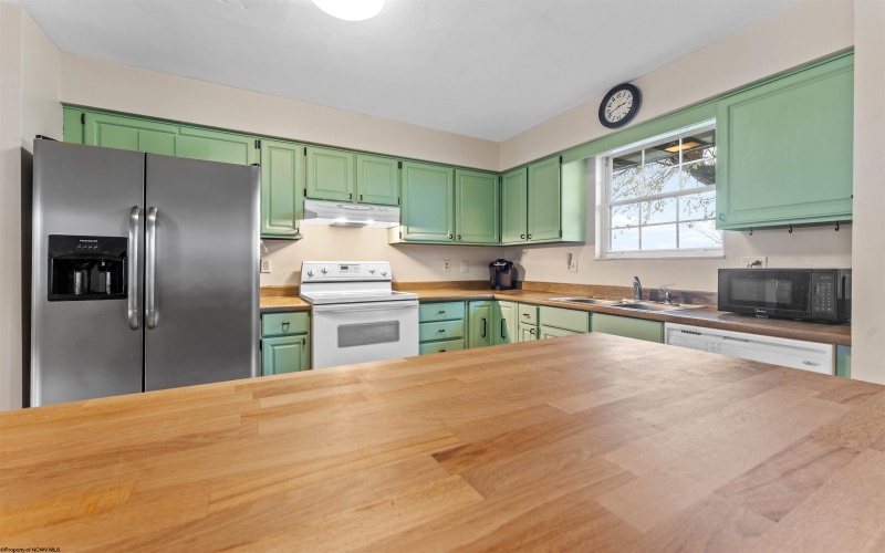 887 Vandalia Road, Morgantown, West Virginia 26501, 3 Bedrooms Bedrooms, 8 Rooms Rooms,2 BathroomsBathrooms,Single Family Detached,For Sale,Vandalia,10159283