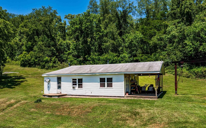 200 Rosedale Hill Road, Maidsville, West Virginia 26541, 1 Bedroom Bedrooms, 5 Rooms Rooms,1 BathroomBathrooms,Single Family Detached,For Sale,Rosedale Hill,10159287