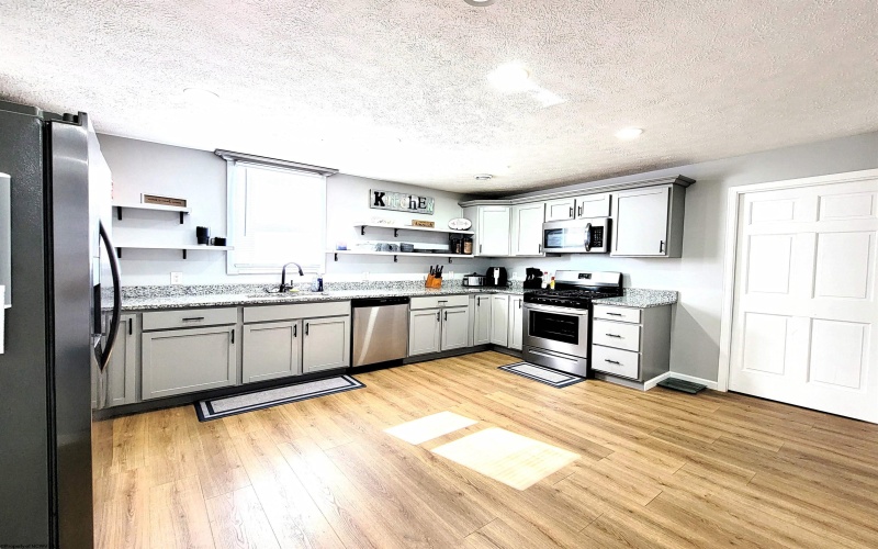8217 2nd Street, Stonewood, West Virginia 26301, 3 Bedrooms Bedrooms, 6 Rooms Rooms,2 BathroomsBathrooms,Single Family Detached,For Sale,2nd,10159284