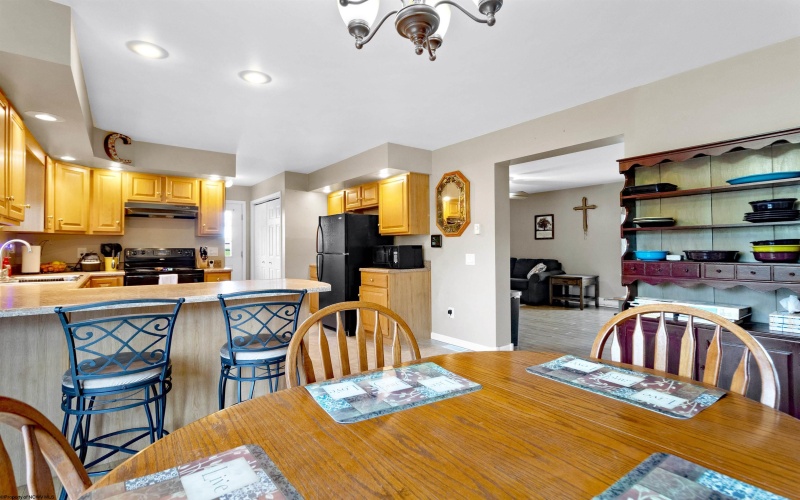 112 View Street, Kingwood, West Virginia 26537, 3 Bedrooms Bedrooms, 10 Rooms Rooms,2 BathroomsBathrooms,Single Family Detached,For Sale,View,10159308