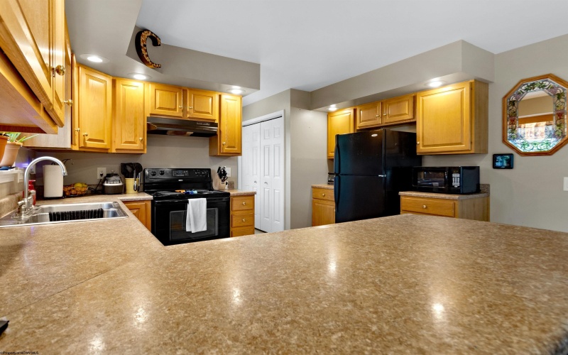 112 View Street, Kingwood, West Virginia 26537, 3 Bedrooms Bedrooms, 10 Rooms Rooms,2 BathroomsBathrooms,Single Family Detached,For Sale,View,10159308