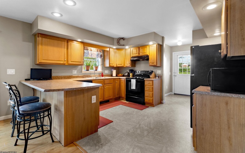 112 View Street, Kingwood, West Virginia 26537, 3 Bedrooms Bedrooms, 10 Rooms Rooms,2 BathroomsBathrooms,Single Family Detached,For Sale,View,10159308
