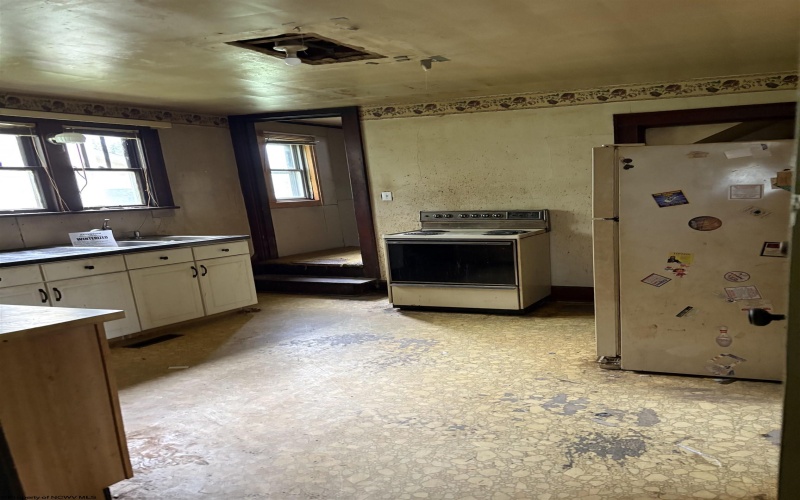 1008 Brookside Drive, Fairmont, West Virginia 26554, 2 Bedrooms Bedrooms, 6 Rooms Rooms,1 BathroomBathrooms,Single Family Detached,For Sale,Brookside,10159307