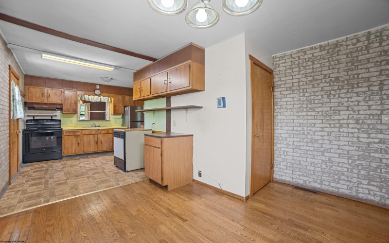 457 Kiwanis Avenue, Morgantown, West Virginia 26505, 4 Bedrooms Bedrooms, 8 Rooms Rooms,2 BathroomsBathrooms,Single Family Detached,For Sale,Kiwanis,10159301