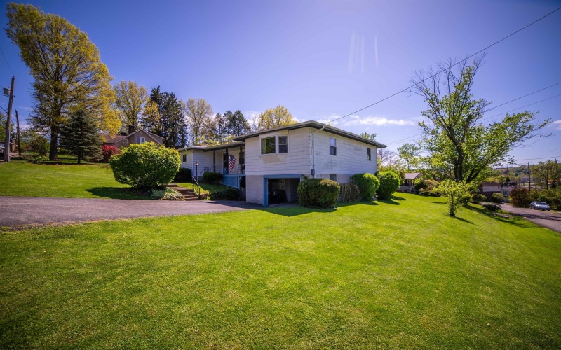 457 Kiwanis Avenue, Morgantown, West Virginia 26505, 4 Bedrooms Bedrooms, 8 Rooms Rooms,2 BathroomsBathrooms,Single Family Detached,For Sale,Kiwanis,10159301