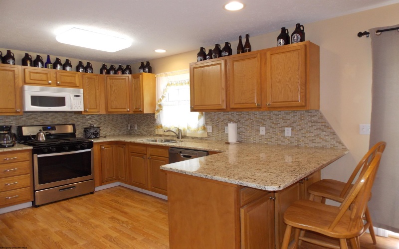 260 Donna Avenue, Morgantown, West Virginia 26505, 3 Bedrooms Bedrooms, 6 Rooms Rooms,2 BathroomsBathrooms,Single Family Attached,For Sale,Donna,10159312