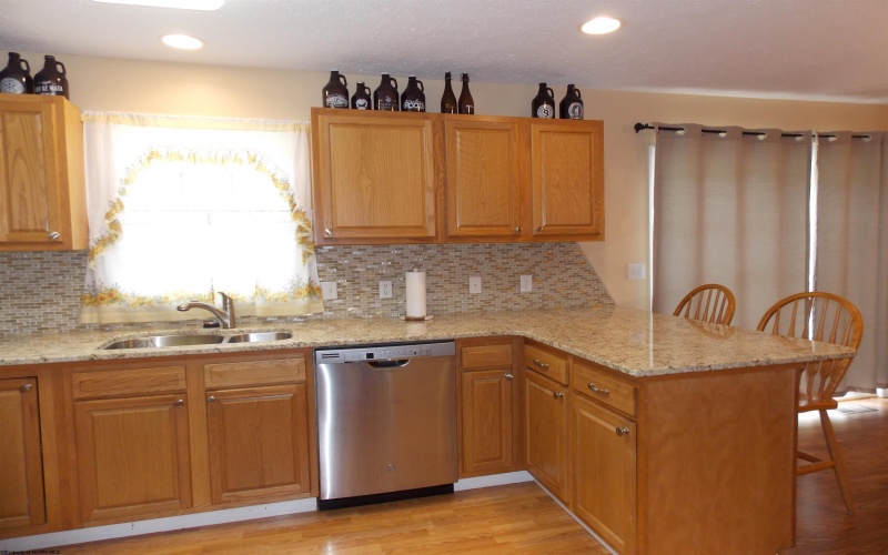 260 Donna Avenue, Morgantown, West Virginia 26505, 3 Bedrooms Bedrooms, 6 Rooms Rooms,2 BathroomsBathrooms,Single Family Attached,For Sale,Donna,10159312