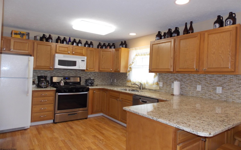 260 Donna Avenue, Morgantown, West Virginia 26505, 3 Bedrooms Bedrooms, 6 Rooms Rooms,2 BathroomsBathrooms,Single Family Attached,For Sale,Donna,10159312