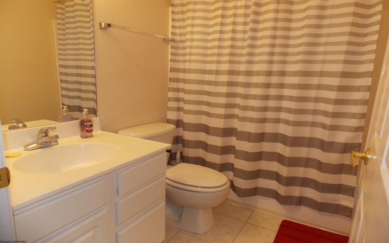 260 Donna Avenue, Morgantown, West Virginia 26505, 3 Bedrooms Bedrooms, 6 Rooms Rooms,2 BathroomsBathrooms,Single Family Attached,For Sale,Donna,10159312