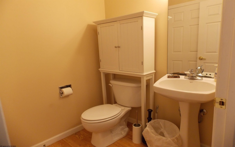 260 Donna Avenue, Morgantown, West Virginia 26505, 3 Bedrooms Bedrooms, 6 Rooms Rooms,2 BathroomsBathrooms,Single Family Attached,For Sale,Donna,10159312