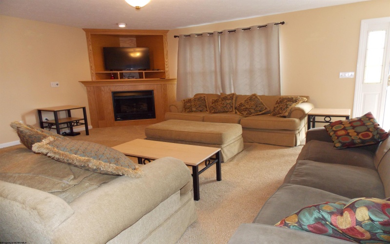 260 Donna Avenue, Morgantown, West Virginia 26505, 3 Bedrooms Bedrooms, 6 Rooms Rooms,2 BathroomsBathrooms,Single Family Attached,For Sale,Donna,10159312