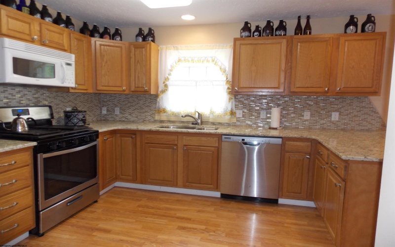 260 Donna Avenue, Morgantown, West Virginia 26505, 3 Bedrooms Bedrooms, 6 Rooms Rooms,2 BathroomsBathrooms,Single Family Attached,For Sale,Donna,10159312